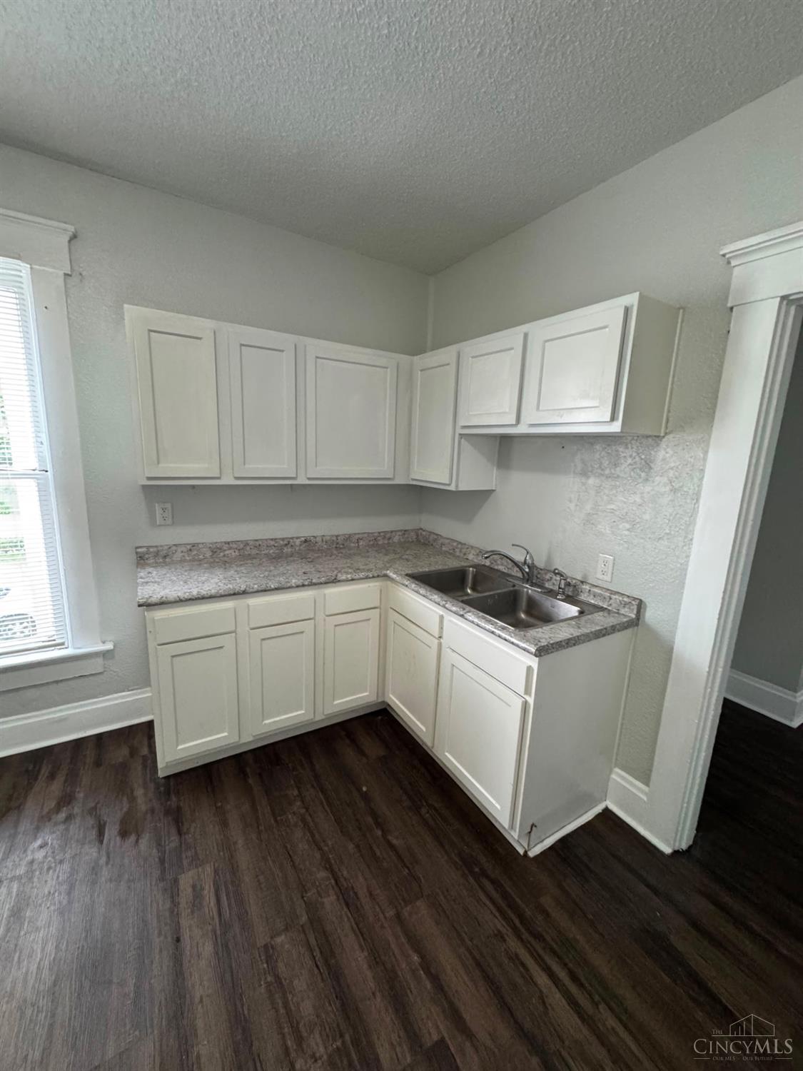 2nd image of 934 Dayton St, Hamilton, OH 45011