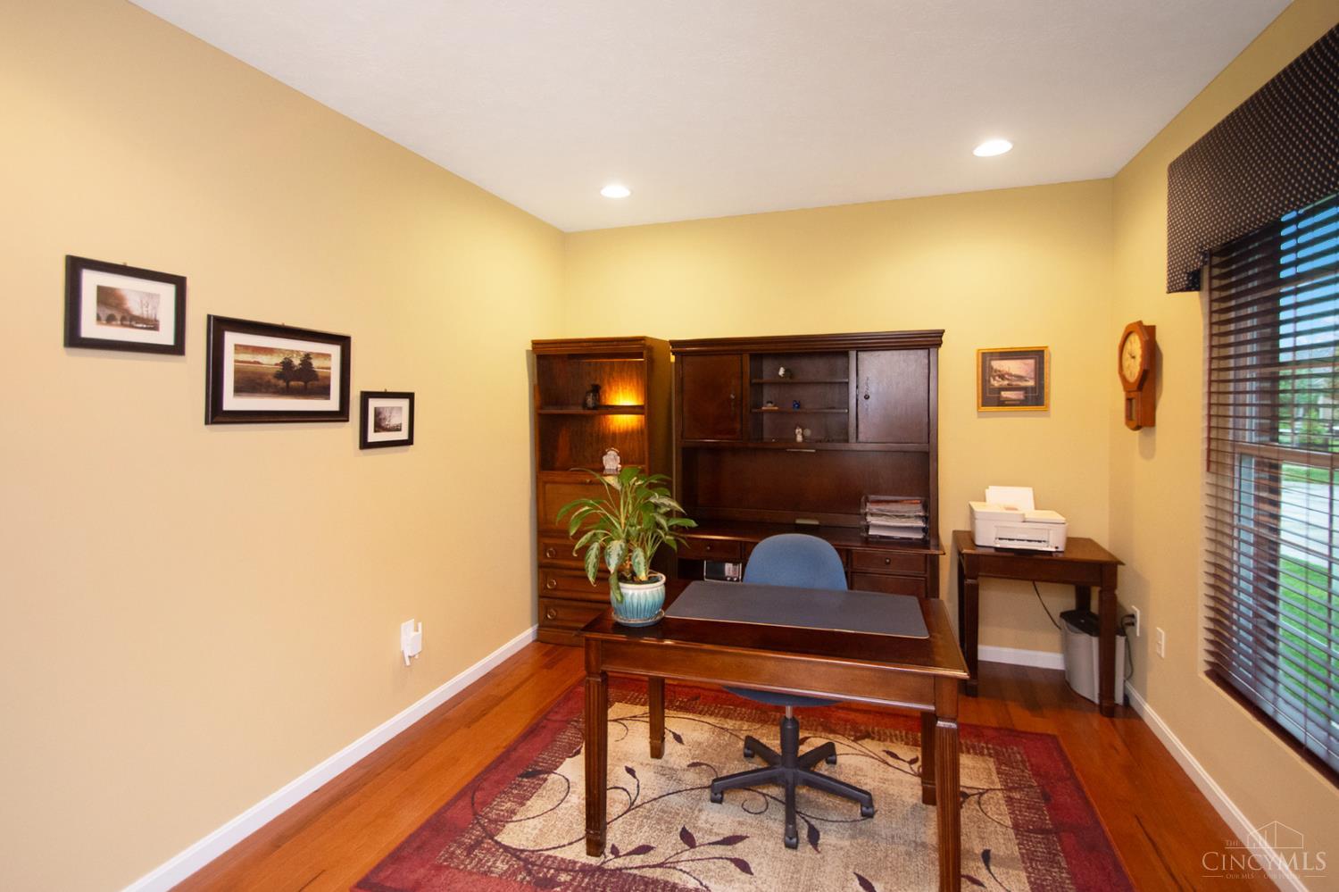 image of 320 Huntington Dr, Hamilton Twp, OH 45039 | MLS# 1890363