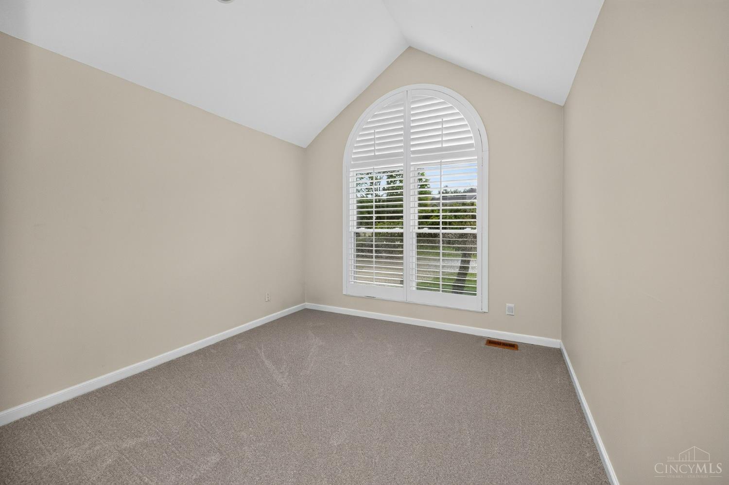 5th image of 10203 Meadowknoll Dr, Symmes Twp, OH 45140 | MLS# 1890406