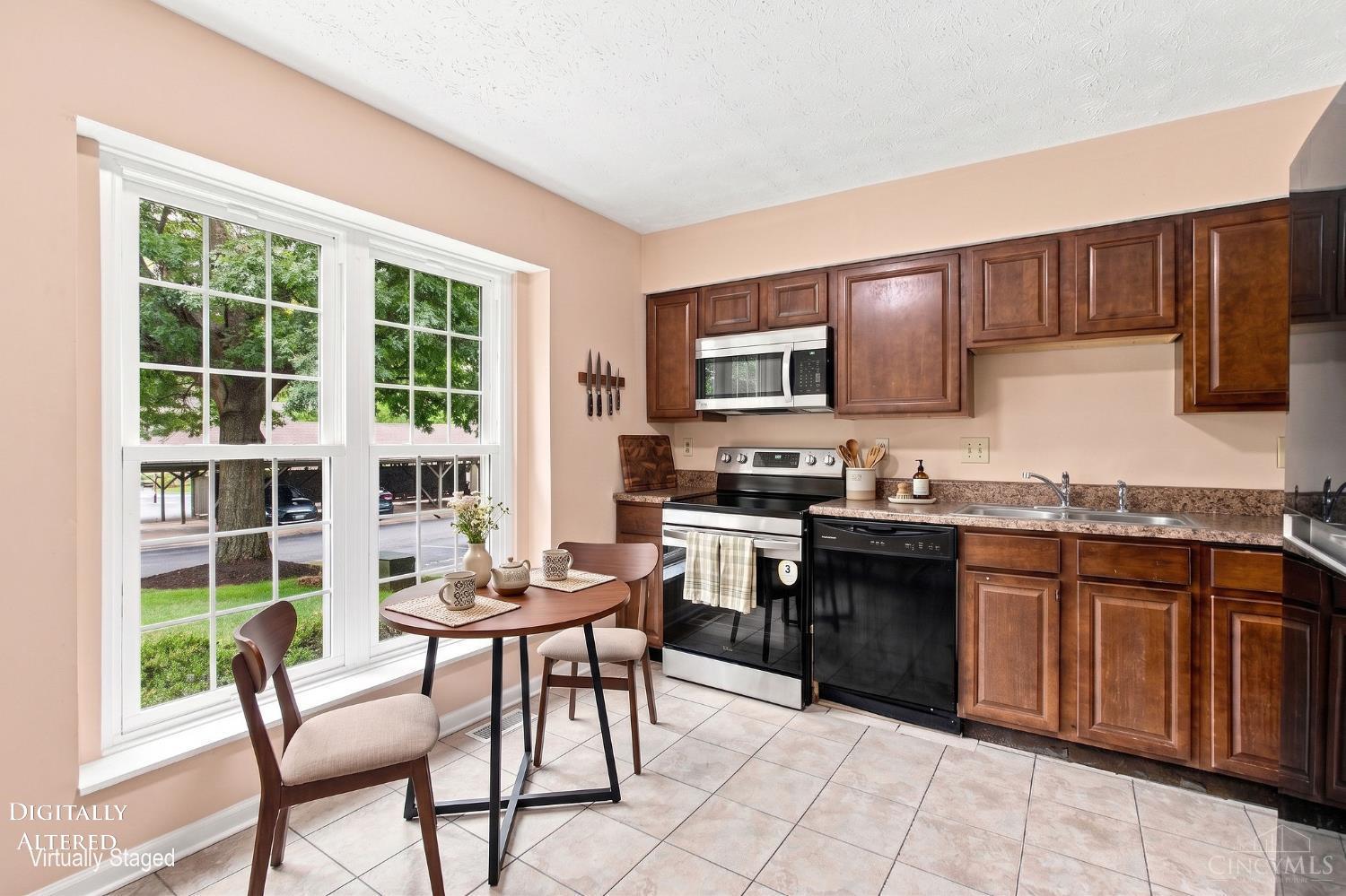 3rd image of 10935 Brookgreen Ct, Sycamore Twp, OH 45242 | MLS# 1890227