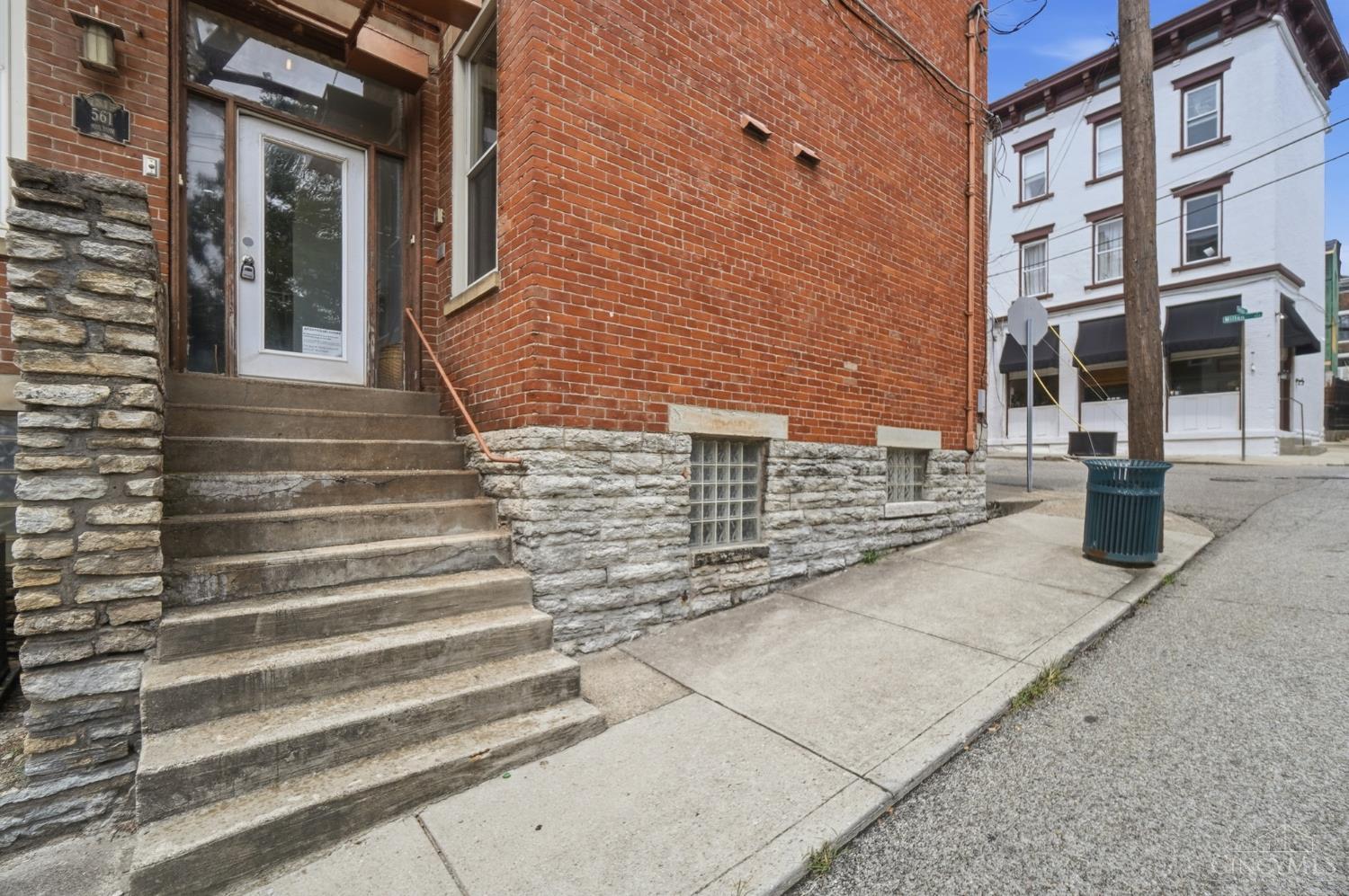 5th image of 561 Milton St #D, Cincinnati, OH 45202 | MLS# 1890521