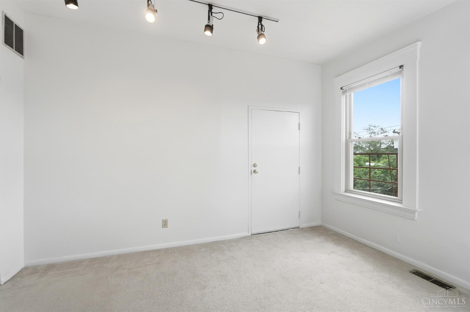 561 Milton Street #D, Cincinnati, OH, 45202 — photo 31