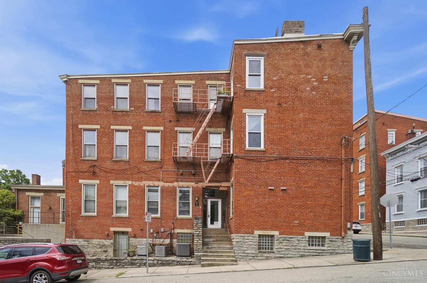 4th image of 561 Milton St #D, Cincinnati, OH 45202 | MLS# 1890521