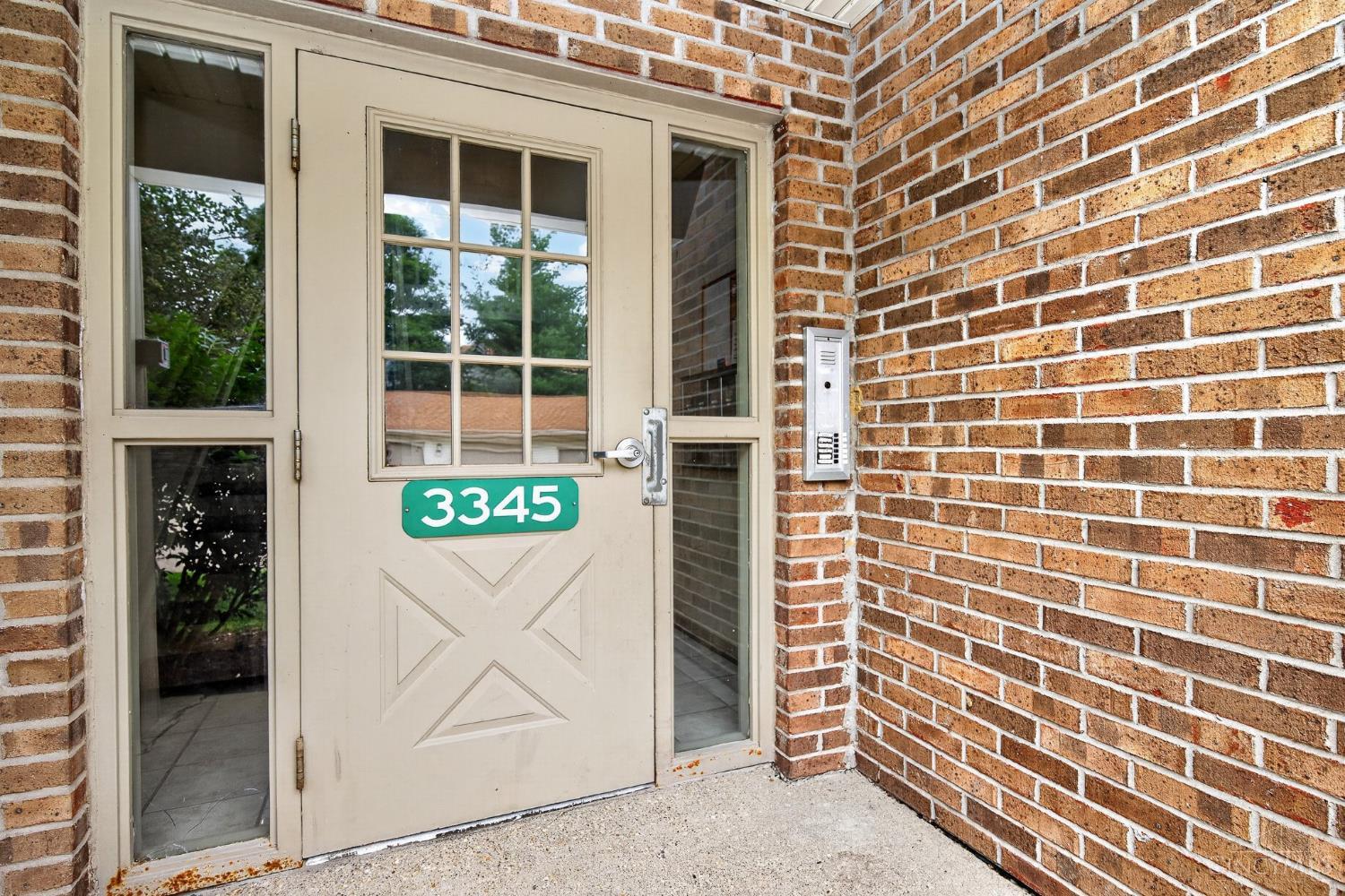 3rd image of 3345 Lindsay Ln, Cincinnati, OH 45251