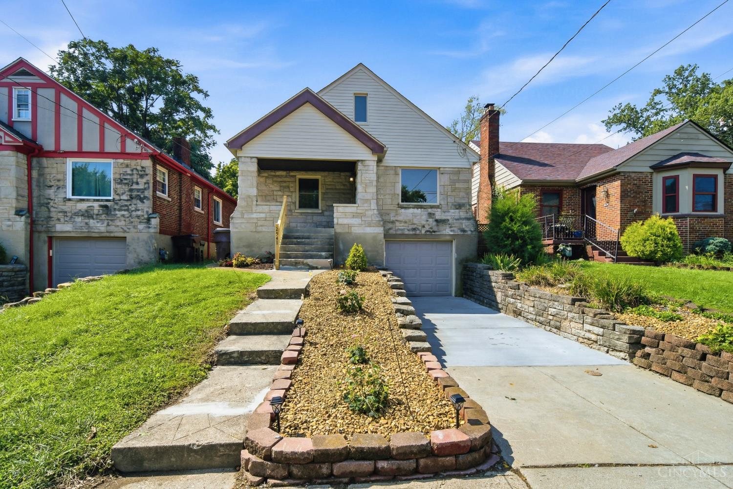 2nd image of 2541 Losantiville Ave, Golf Manor, OH 45237 | MLS# 1890557