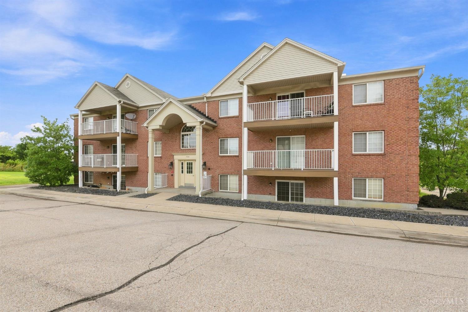 2nd image of 3383 Emerald Lakes Dr #2D, Green Twp, OH 45211 | MLS# 1889958