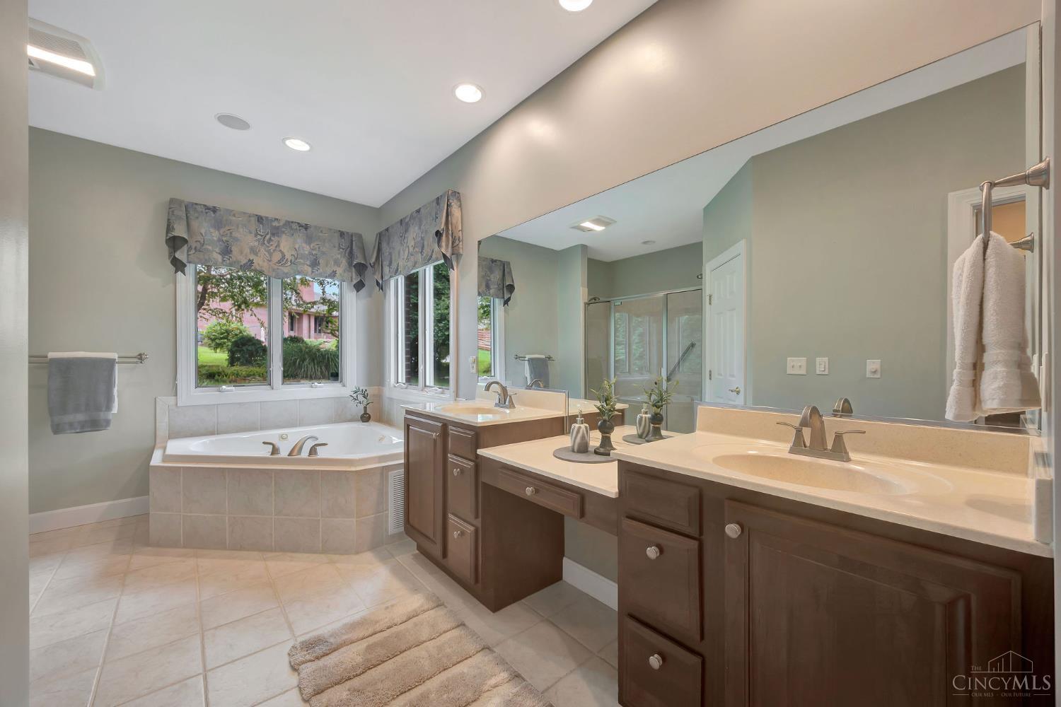4004 Hickory Hollow Drive, Ross Twp, OH, 45013 — photo 22
