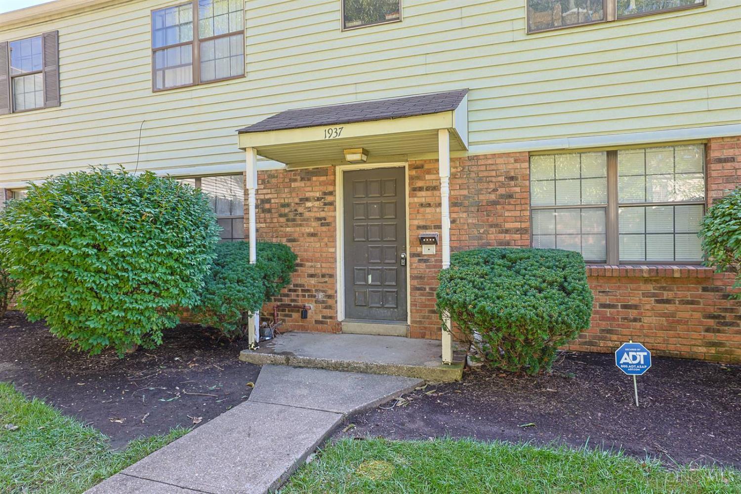 3rd image of 1937 Chaucer Dr #A, Sycamore Twp, OH 45237 | MLS# 1890844