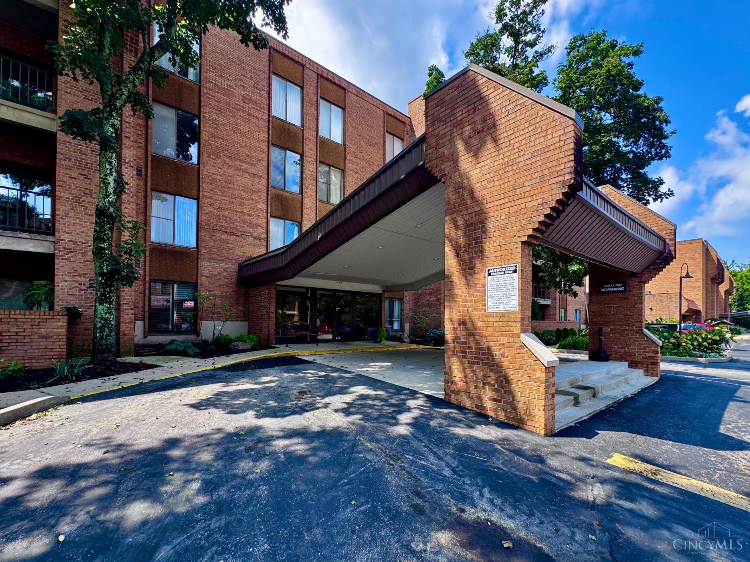 2nd image of 3533 Amberacres Dr #405E, Cincinnati, OH 45237 | MLS# 1890907
