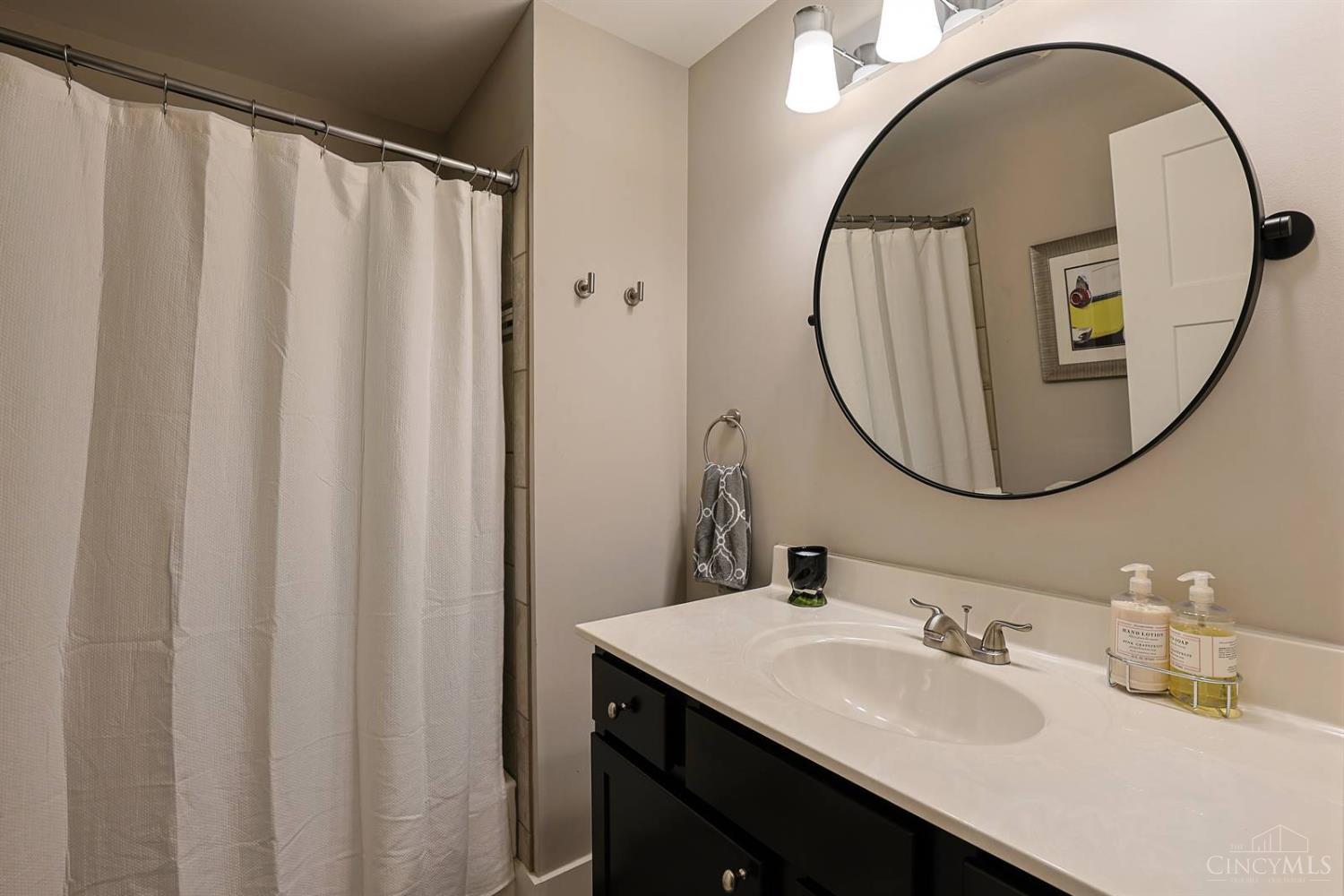 211 Hilltop Lane, Wyoming, OH, 45215 — photo 36