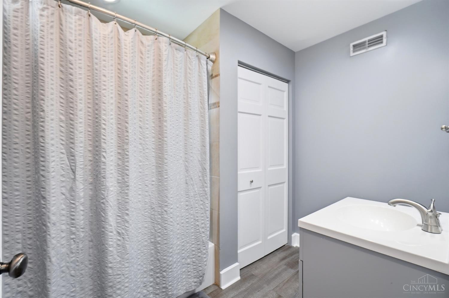 910 Springfield Pike, Wyoming, OH, 45215 — photo 21