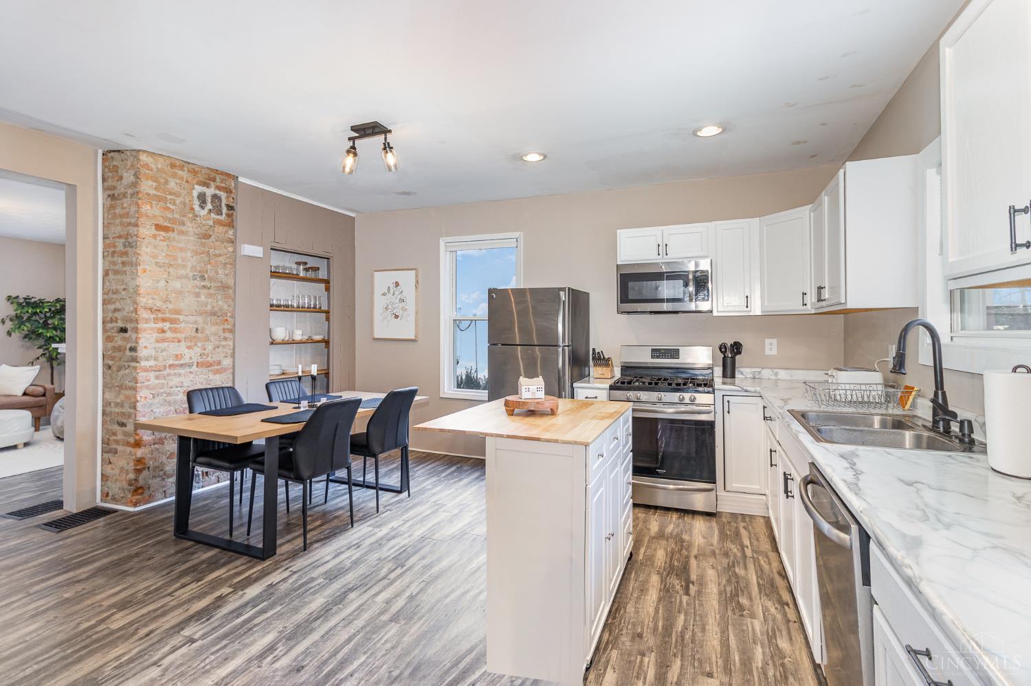 5th image of 2725 Hackberry St, Cincinnati, OH 45206