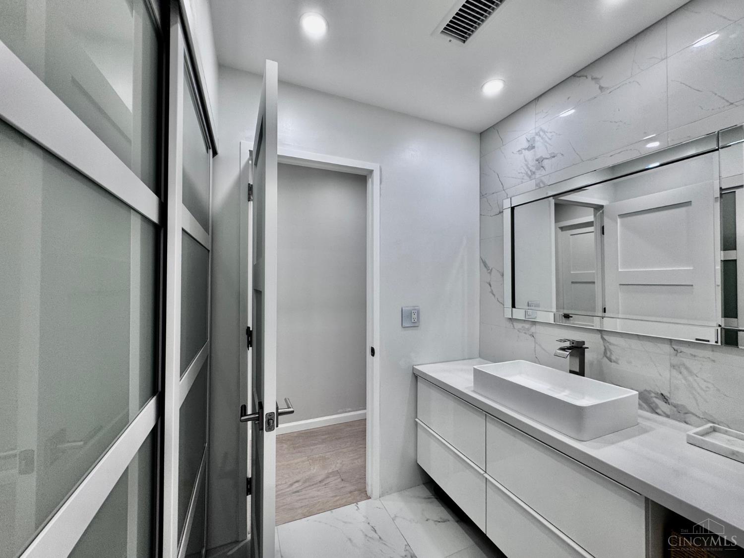 3533 Amberacres Drive #405E, Cincinnati, OH, 45237 — photo 36