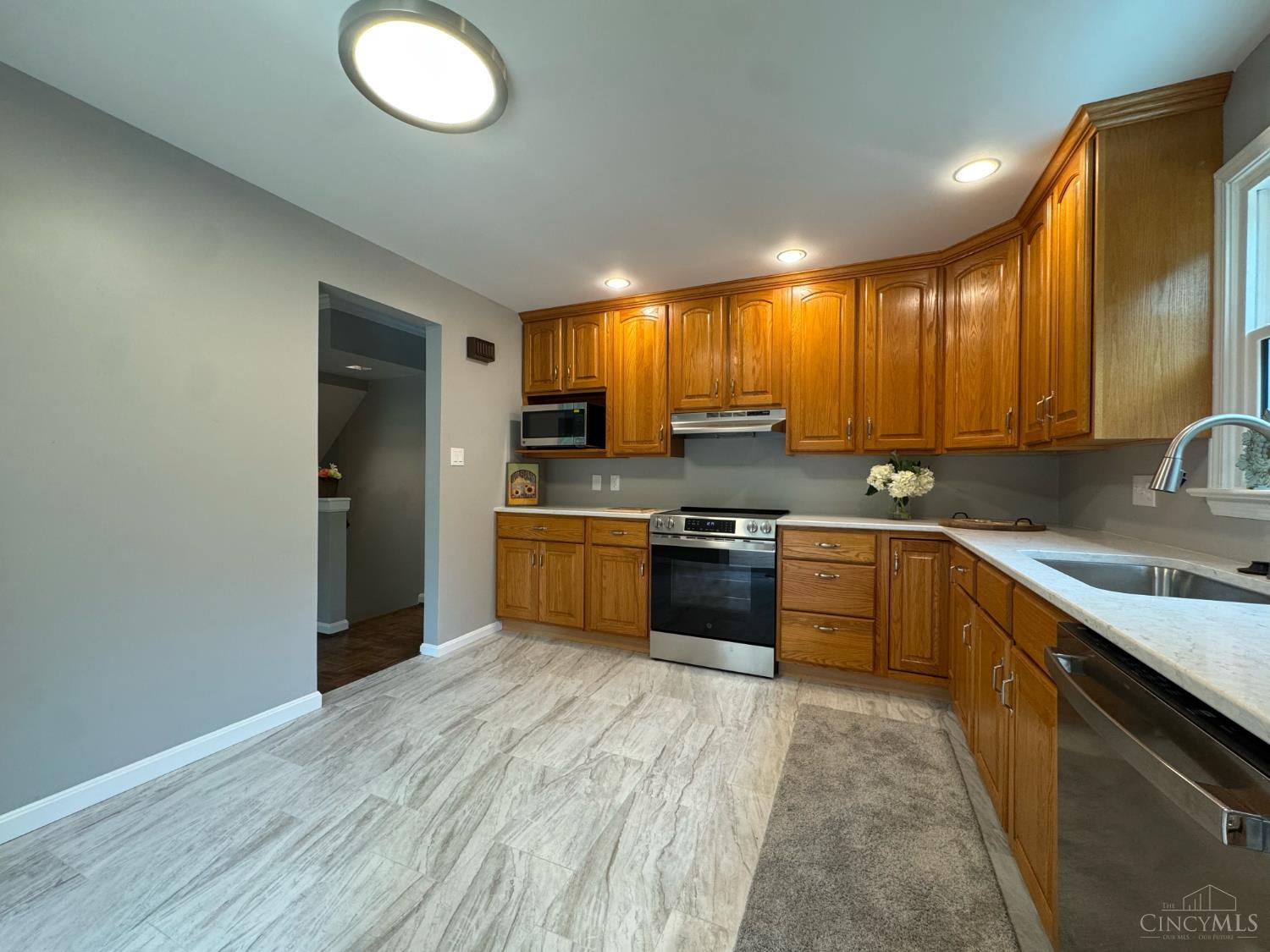 5569 Goldcrest Drive, Green Twp, OH, 45238 — photo 14