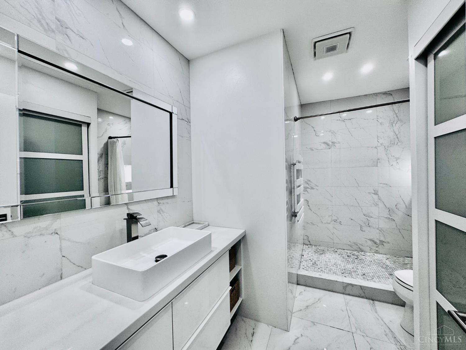 3533 Amberacres Drive #405E, Cincinnati, OH, 45237 — photo 32