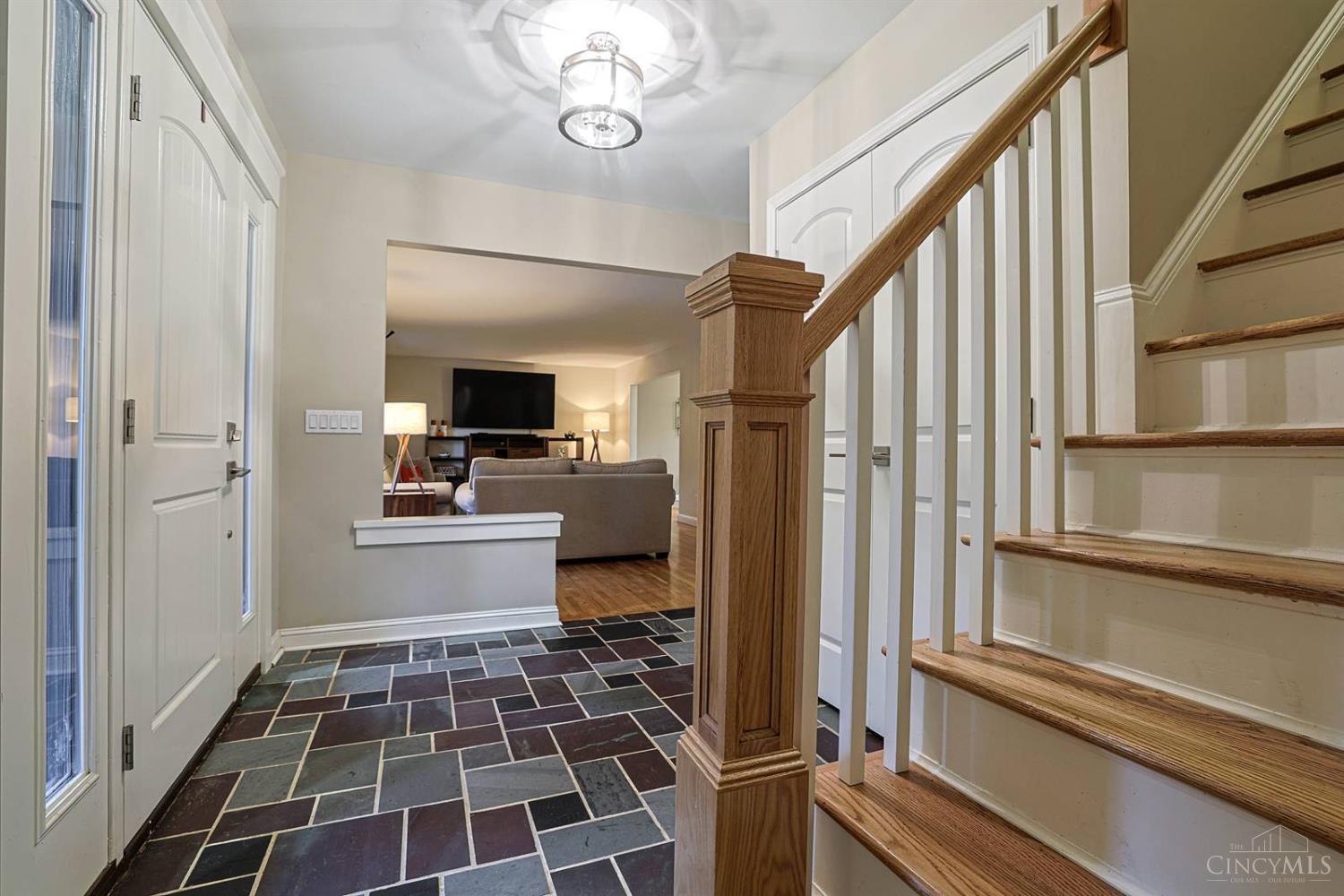 4th image of 8732 Hollyhock Dr, Springfield Twp., OH 45231 | MLS# 1890939