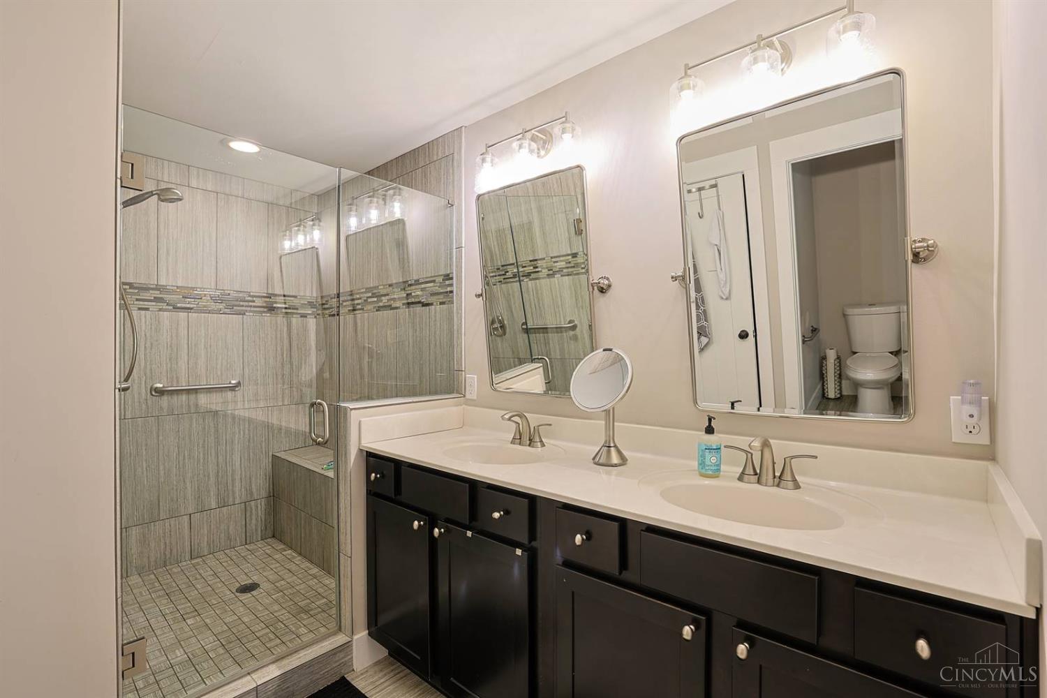 211 Hilltop Lane, Wyoming, OH, 45215 — photo 25