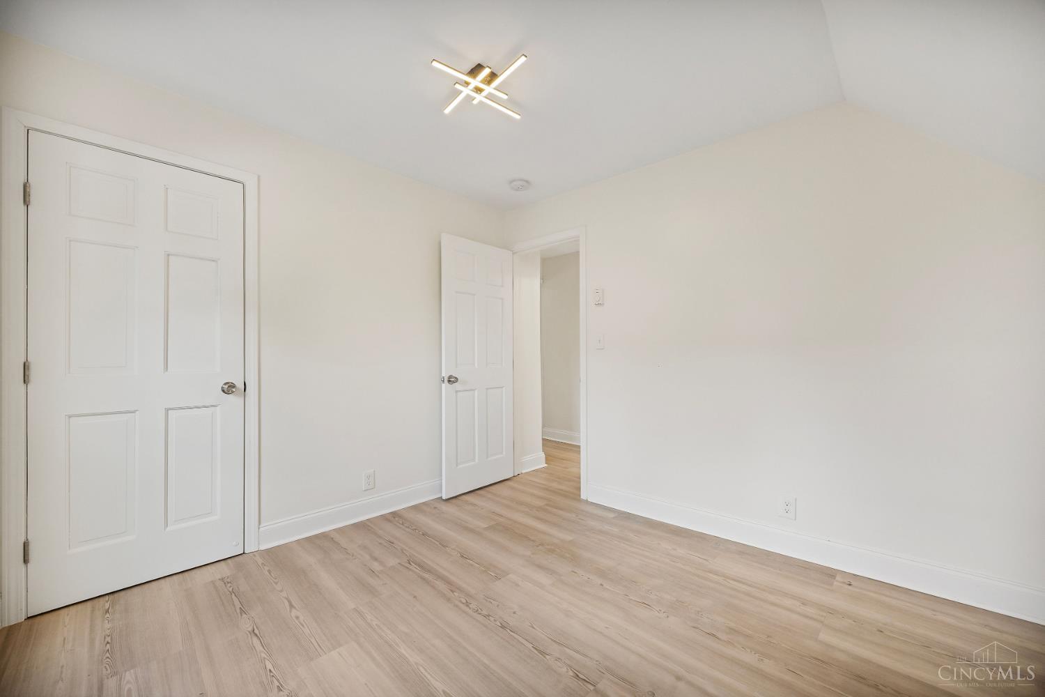 6832 Kenton Avenue, Silverton, OH, 45236 — photo 20