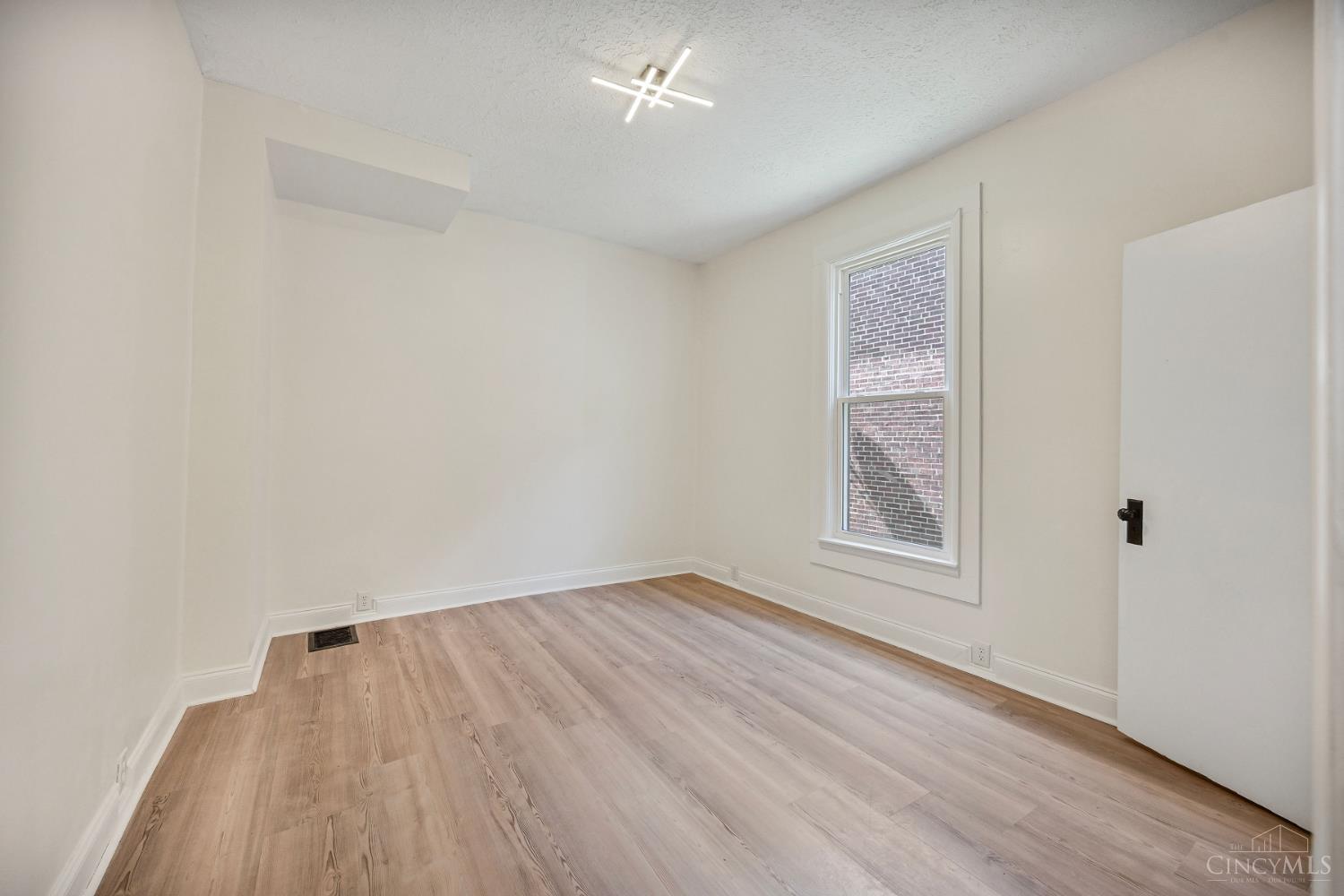 6832 Kenton Avenue, Silverton, OH, 45236 — photo 15