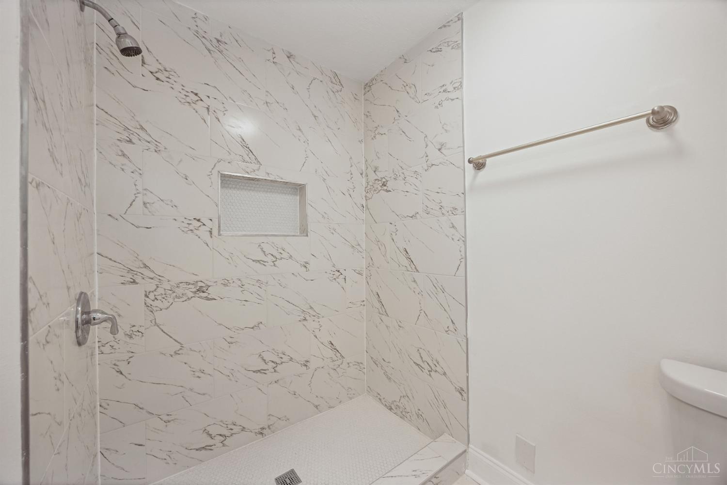 6832 Kenton Avenue, Silverton, OH, 45236 — photo 14