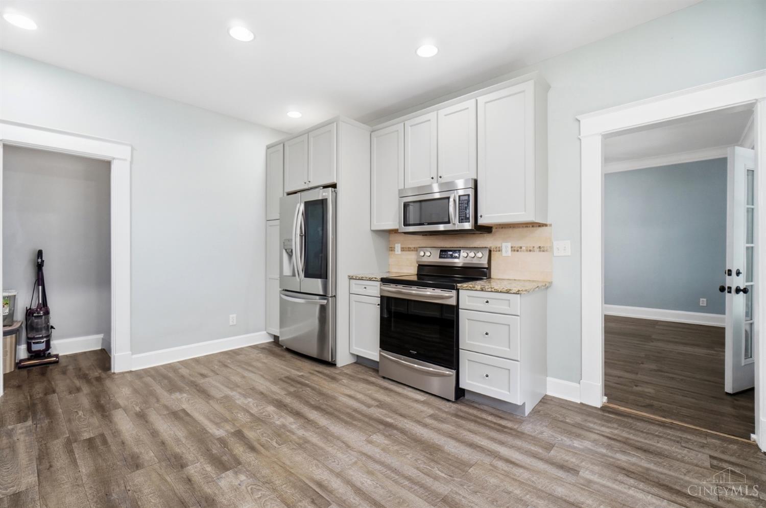 910 Springfield Pike, Wyoming, OH, 45215 — photo 11