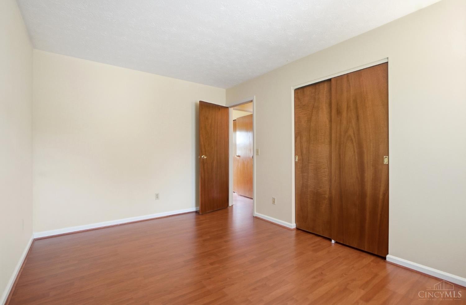 890 Summerfield Lane, Springdale, OH, 45240 — photo 8