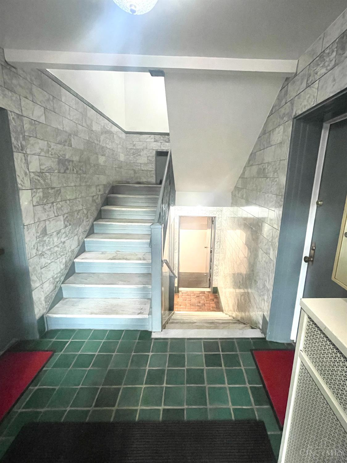 3rd image of 2210 Victory Pkwy, Cincinnati, OH 45206