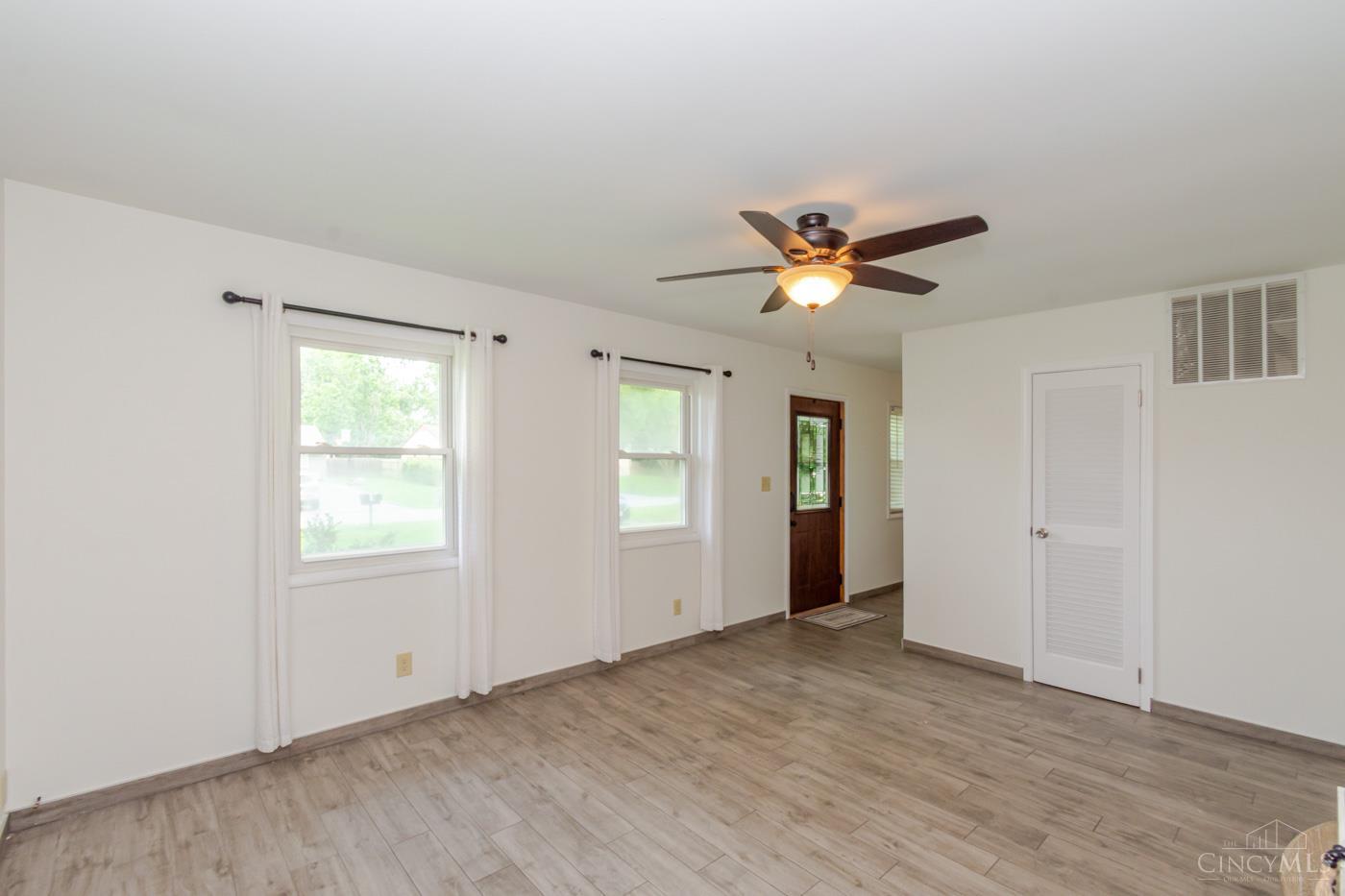5th image of 701 Easter Dr, Carlisle, OH 45005 | MLS# 1891040