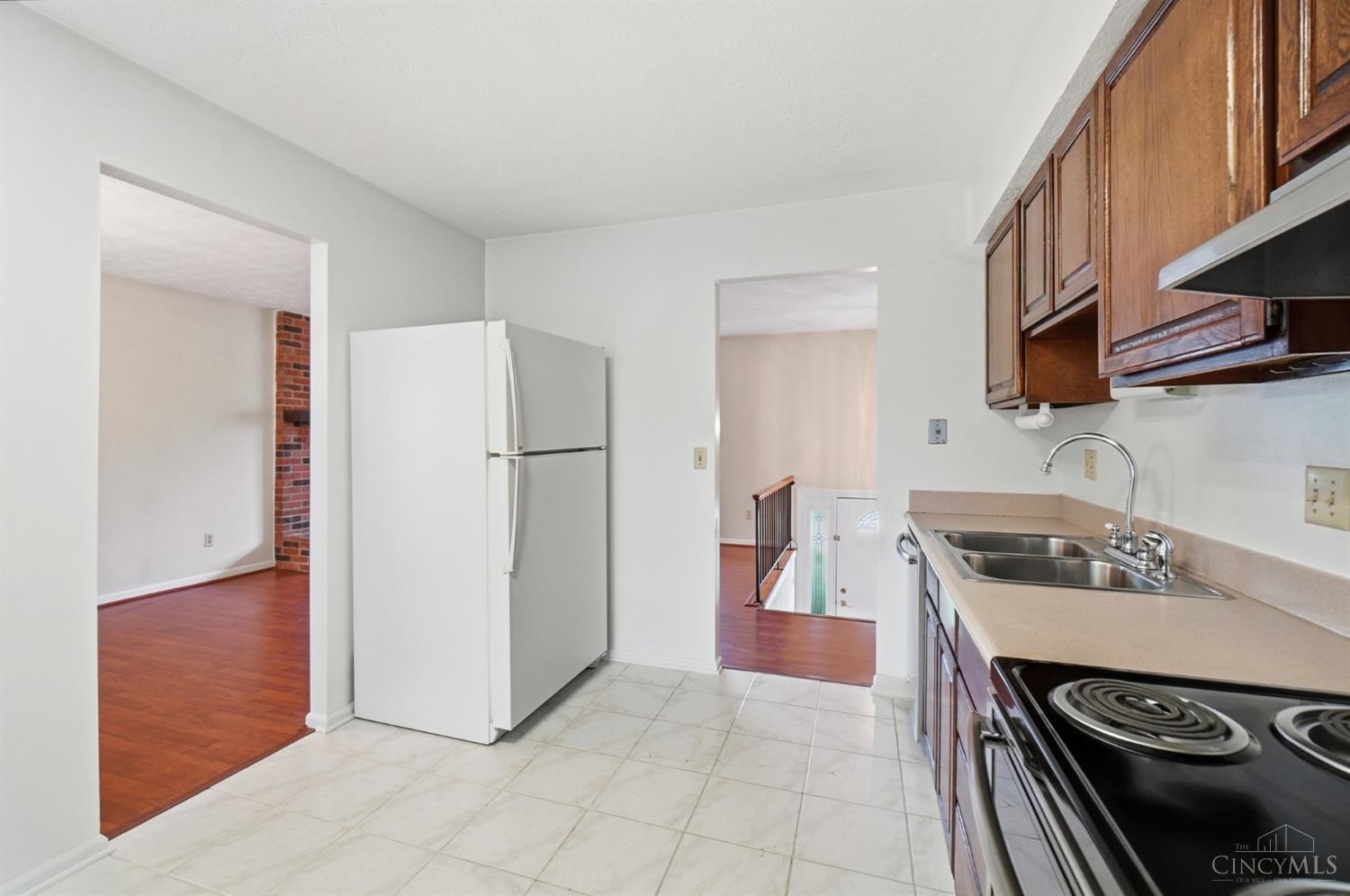 890 Summerfield Lane, Springdale, OH, 45240 — photo 19