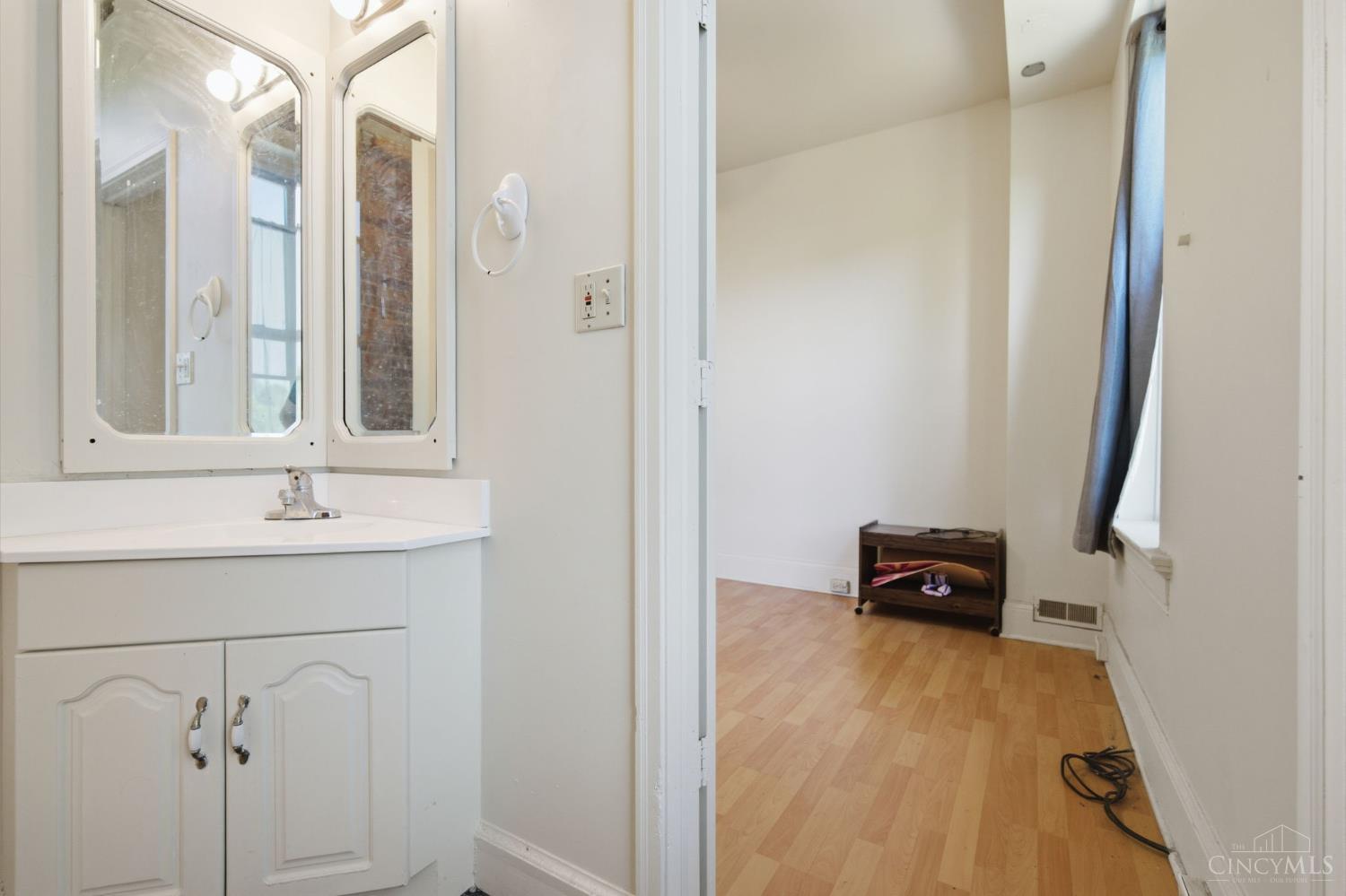 215 Warner Street, Cincinnati, OH, 45219 — photo 75