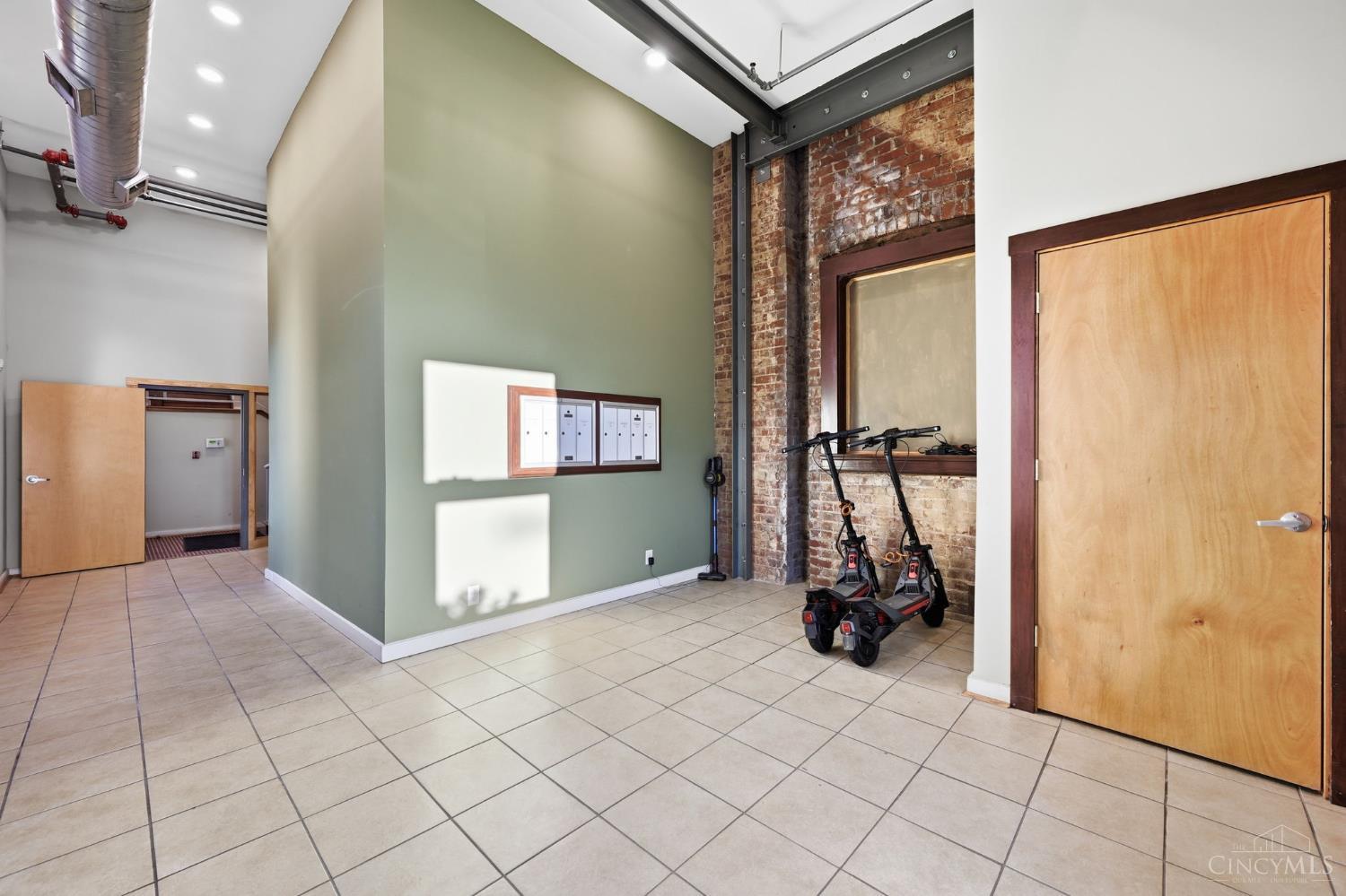 4th image of 1237 Vine, Cincinnati, OH 45202