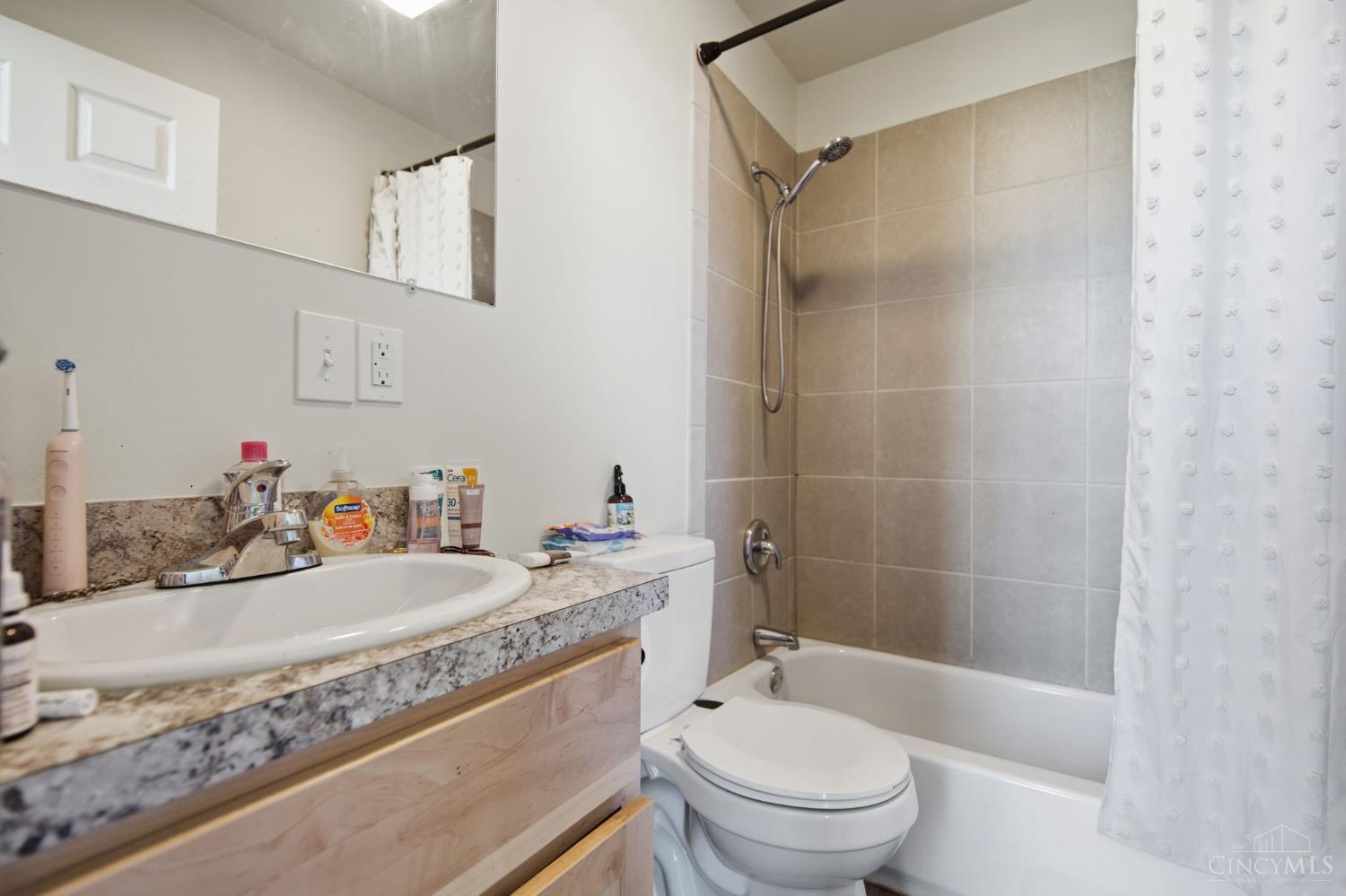 215 Warner Street, Cincinnati, OH, 45219 — photo 45