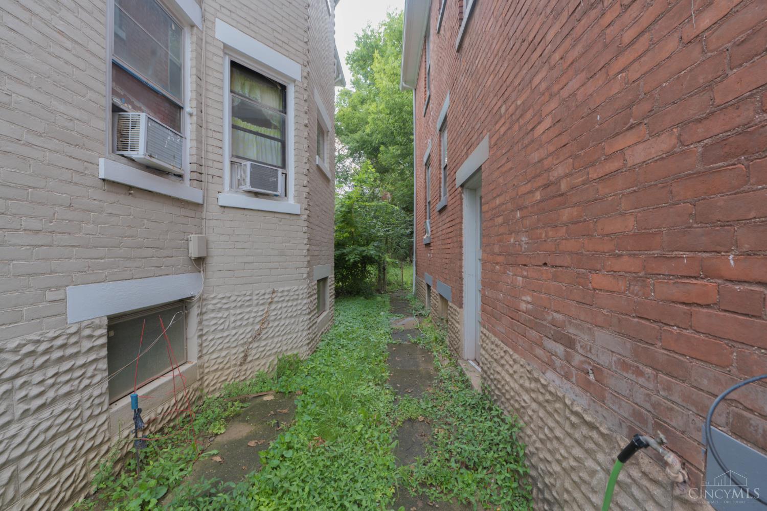 2nd image of 1063 Winfield Ave, Cincinnati, OH 45205