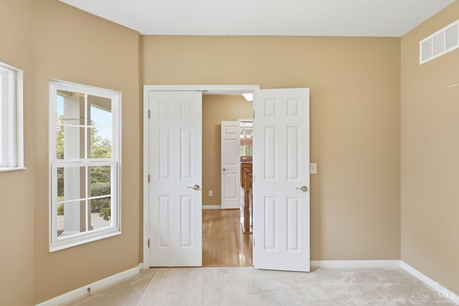 7886 Bridge Point Drive, Green Twp, OH, 45248 — photo 12