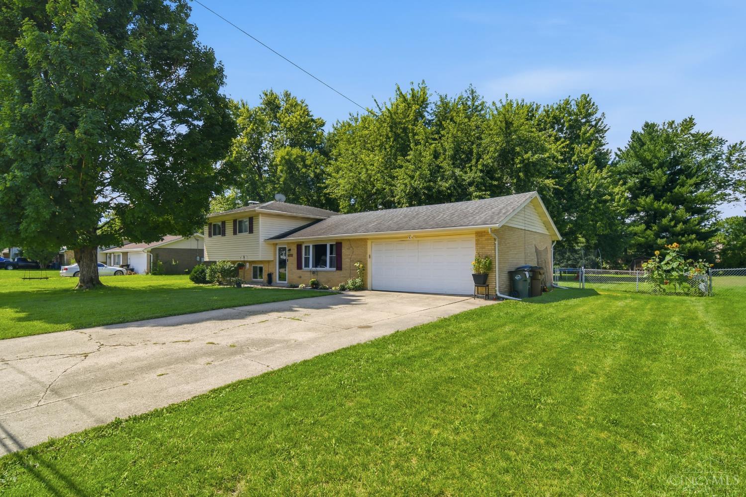 2nd image of 5771 Lake Circle Dr, Fairfield, OH 45014 | MLS# 1891232