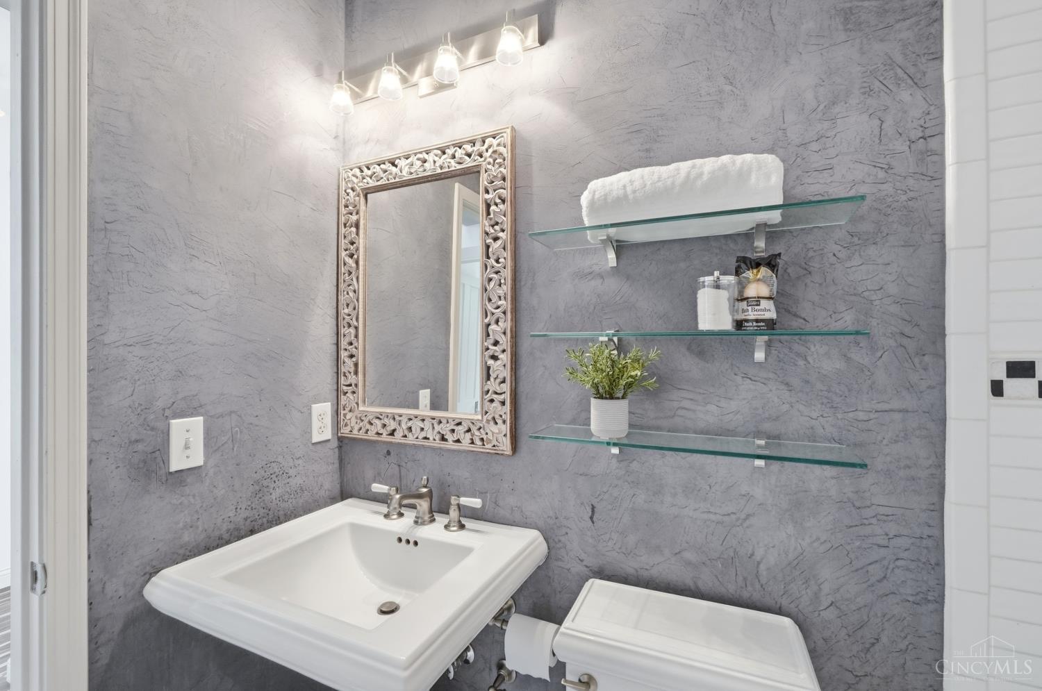 1810 Walker Street, Cincinnati, OH, 45202 — photo 37