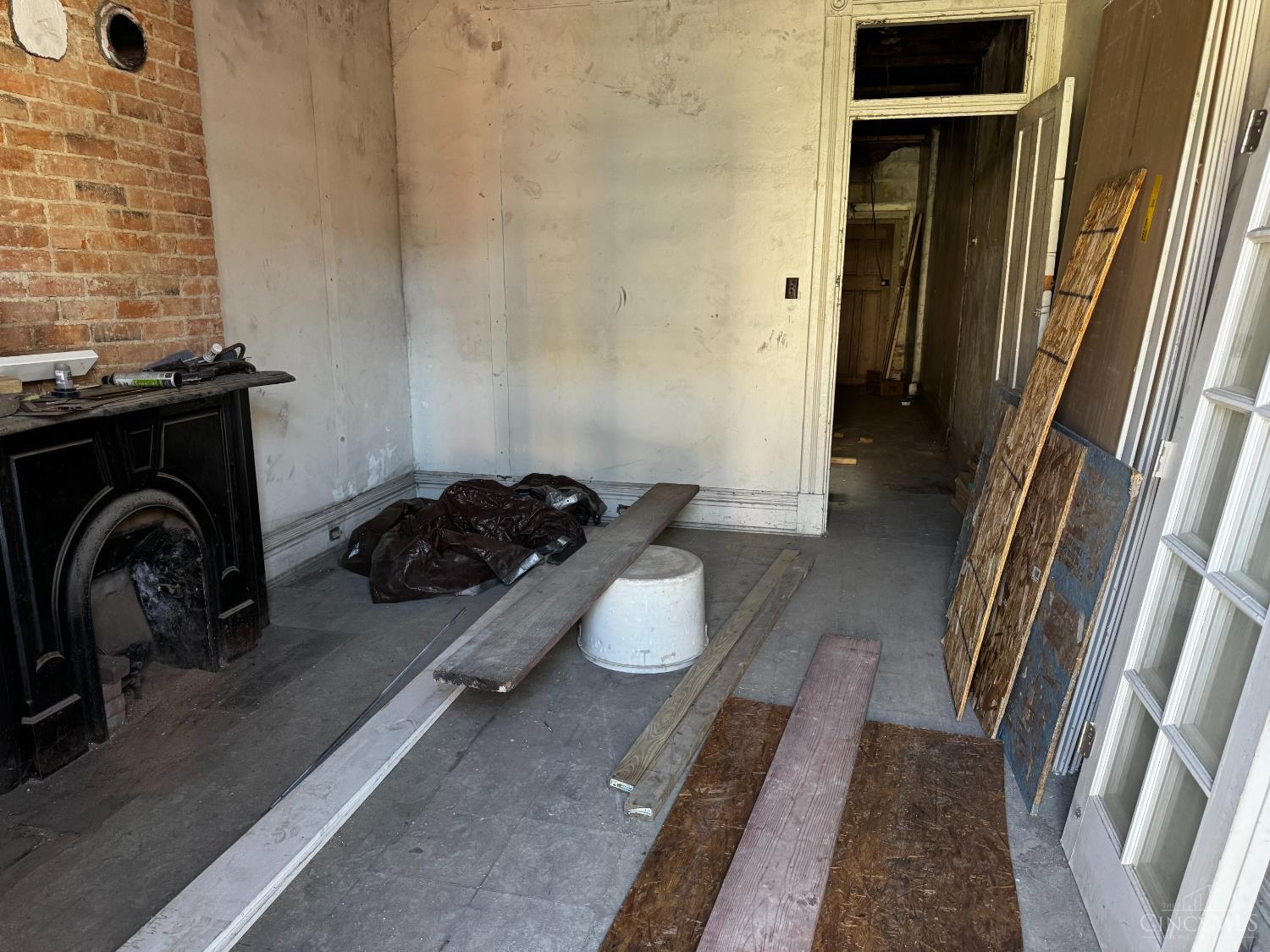3rd image of 523 York St, Cincinnati, OH 45214 | MLS# 1891068