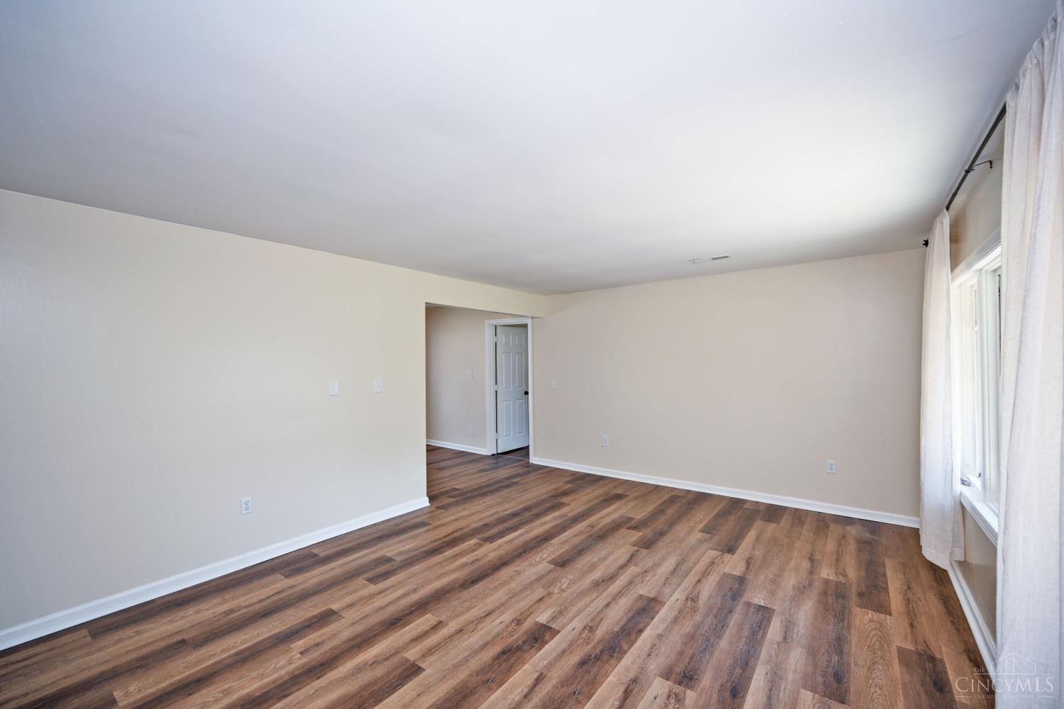 4th image of 1102 Heatherstone Wy, Miami Twp, OH 45150 | MLS# 1891294