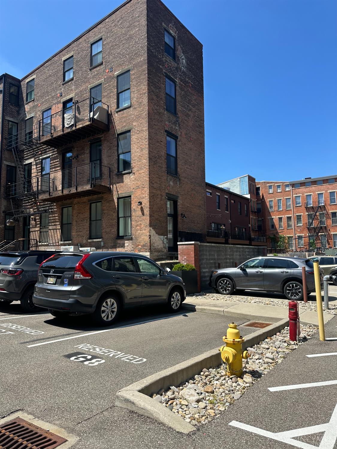 2nd image of 131 W Fifteenth St, Cincinnati, OH 45202