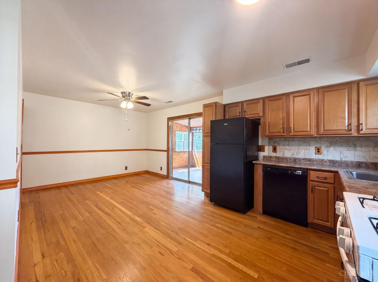 3rd image of 6971 Warder Dr, Springfield Twp., OH 45224 | MLS# 1891367