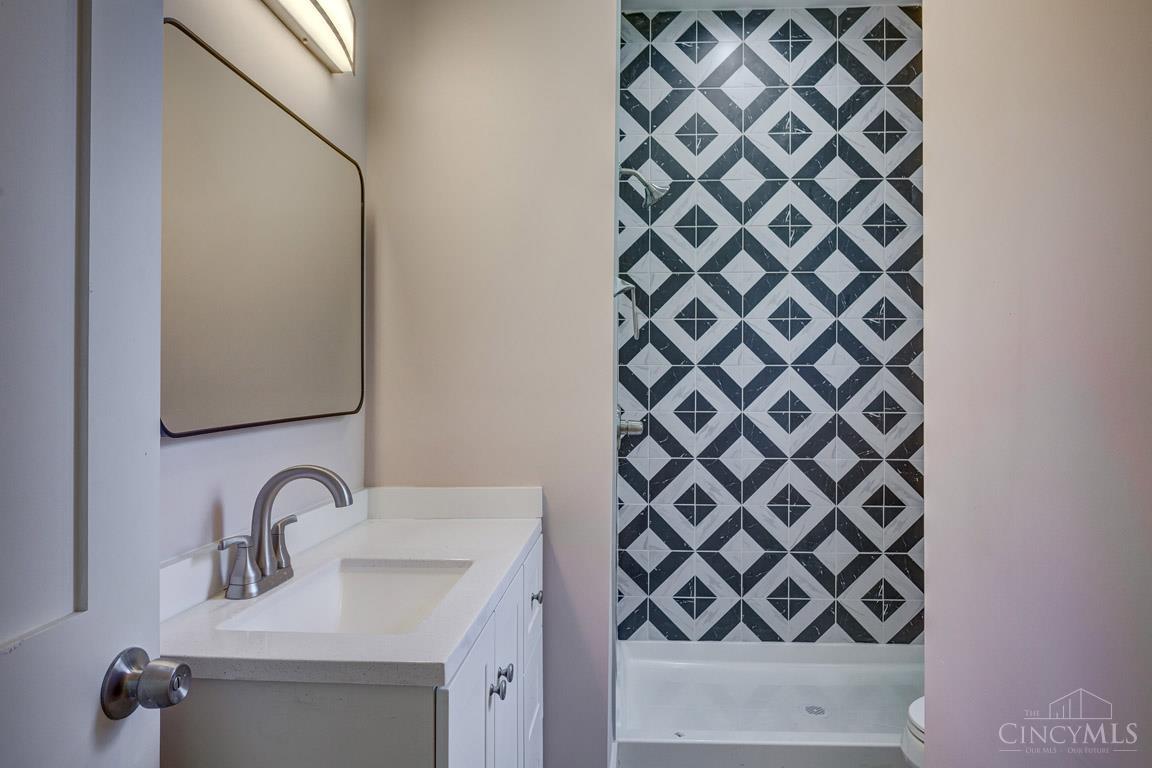 871 Hutchins Avenue, Cincinnati, OH, 45229 — photo 14