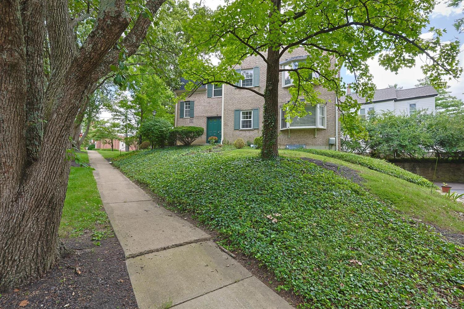 2nd image of 1816 Belle Meade Ct, Cincinnati, OH 45230