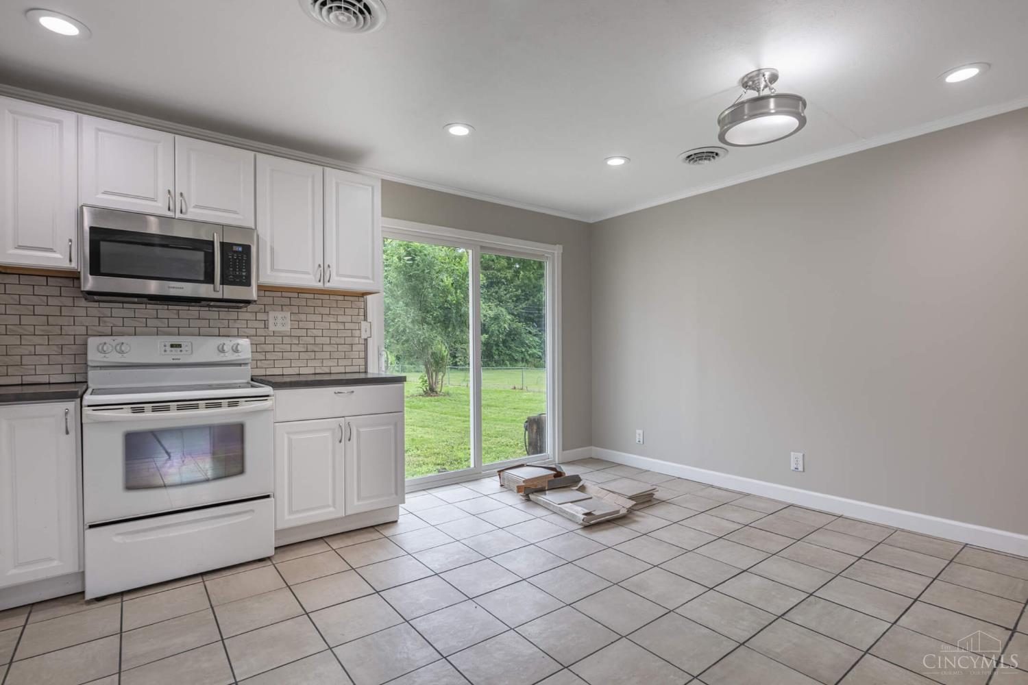 3382 Valleywood Drive, Kettering, OH, 45429 — photo 8
