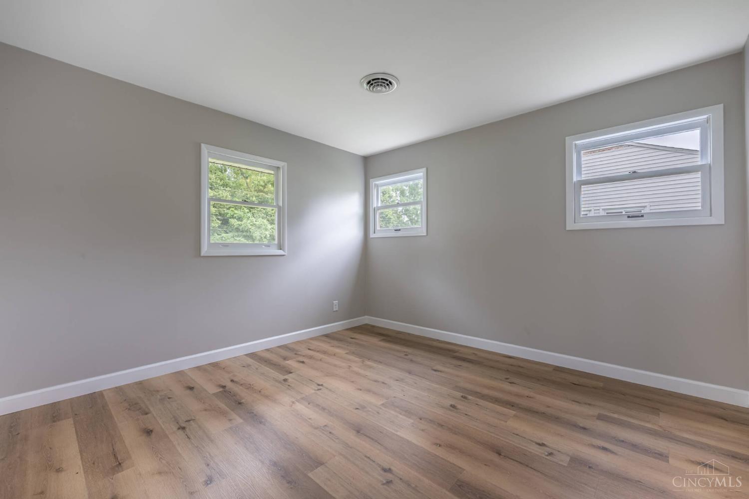 3382 Valleywood Drive, Kettering, OH, 45429 — photo 16