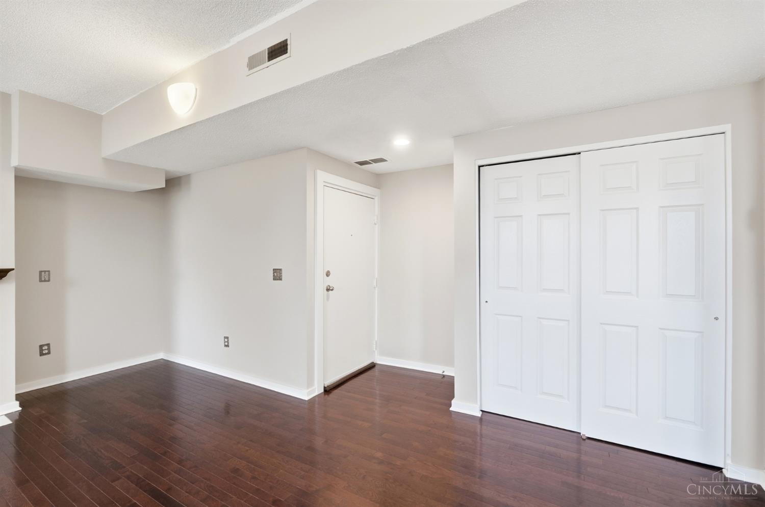 427 Hopkins Street #8, Cincinnati, OH, 45203 — photo 8