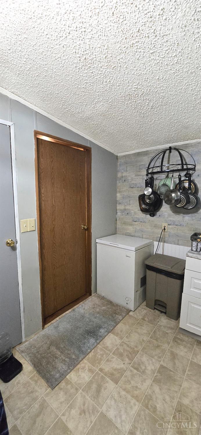 9815 Hickory Ridge Road, Huntington Twp, OH, 45144 — photo 7