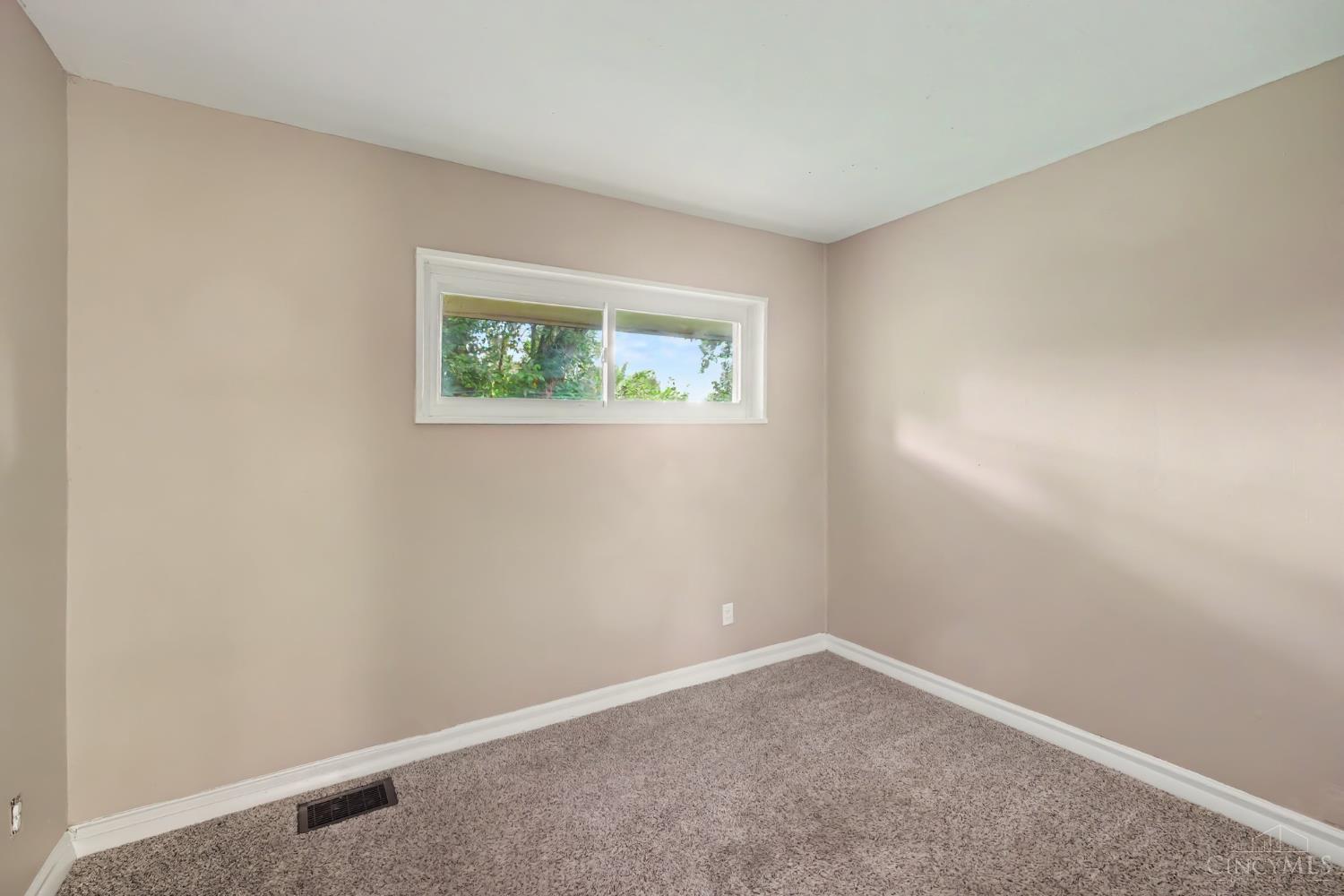 8633 Daly Road, Springfield Twp., OH, 45231 — photo 12
