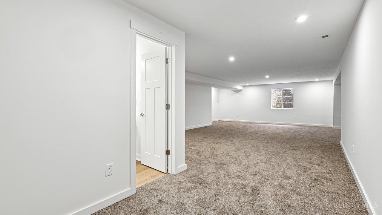 6406 Hunters Close, Miami Twp, OH, 45140 — photo 7