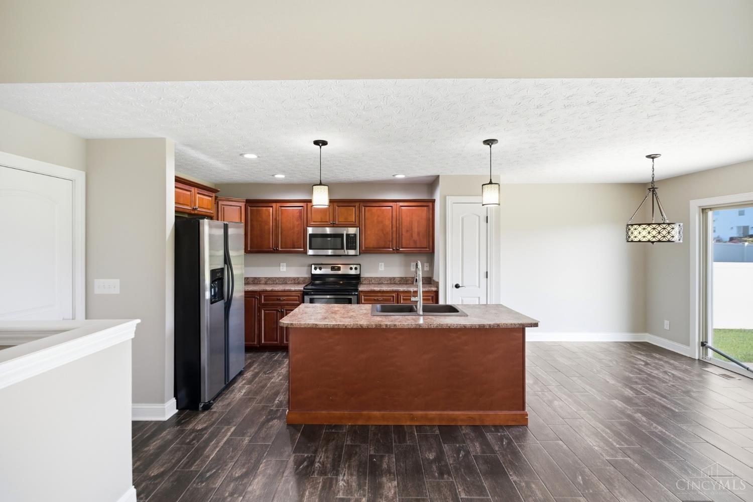 330 Deep Woods Court, Carlisle, OH, 45005 — photo 10