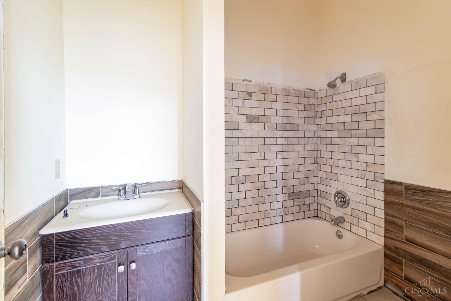 818 Livingston Street, Cincinnati, OH, 45214 — photo 24